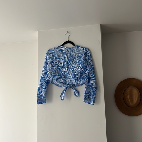 Summer Tie Front Crop Top - Picture 2 of 4